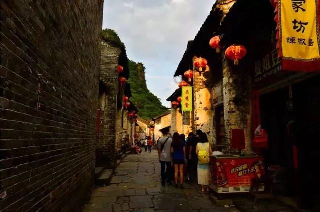 媒体公布年度艺人红黑榜，杨紫白鹿好感满分，黑榜全被男明星占领